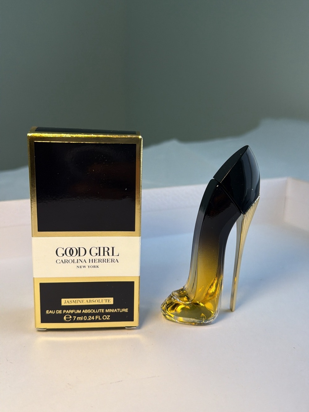 Carolina Herrera Good Girl Perfumeee
New/Unopened/authentic. Mini size 7ml.